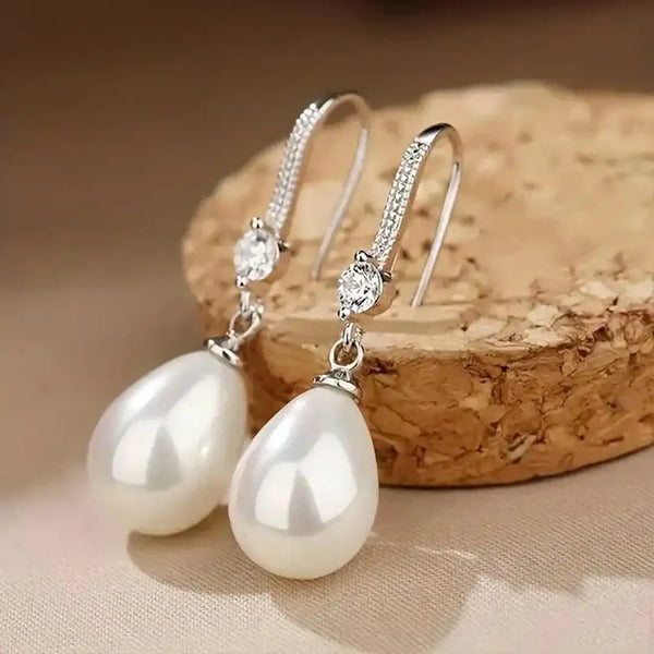 Dangling Earrings with Radiant Pearls